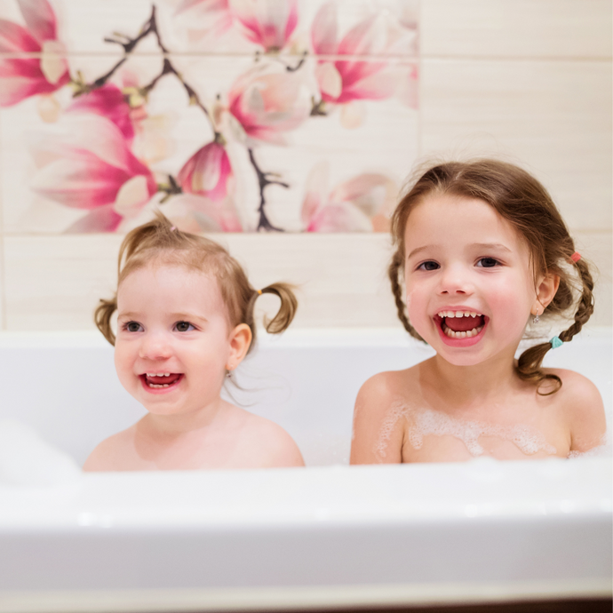 How to Safely Bathe your Baby and Toddler Together