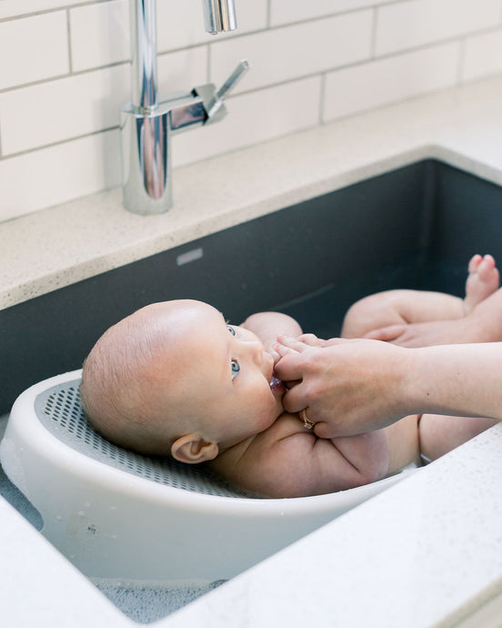 A Step-By-Step Guide to Bathing Your Newborn Baby